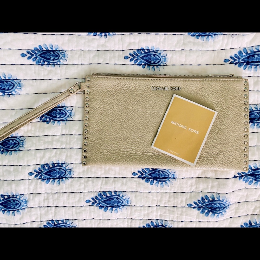 👛!Michael Kors Wristlet!👛